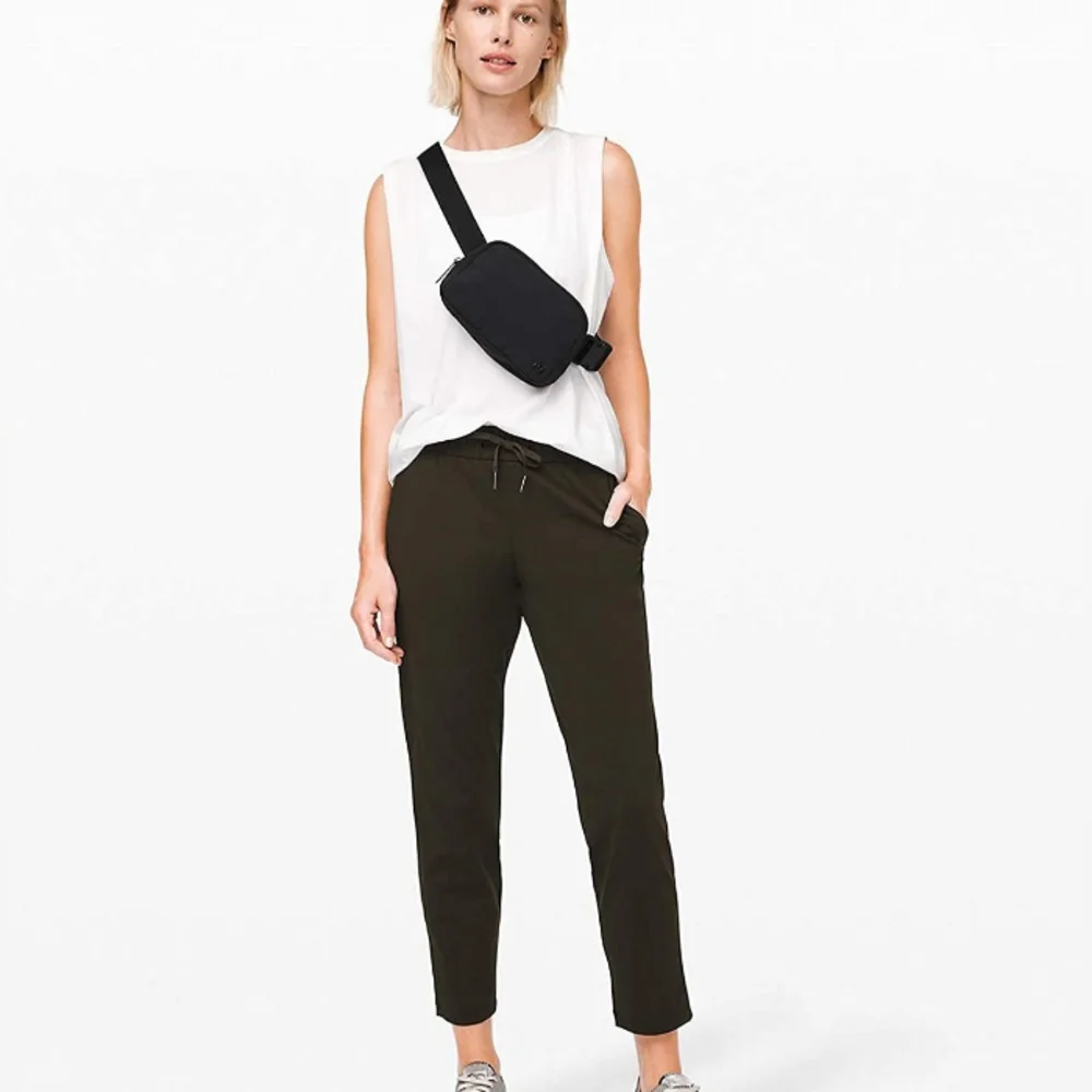 Lululemon Everywhere Belt Bag 1L Black Water Repellent Crossbody NWT